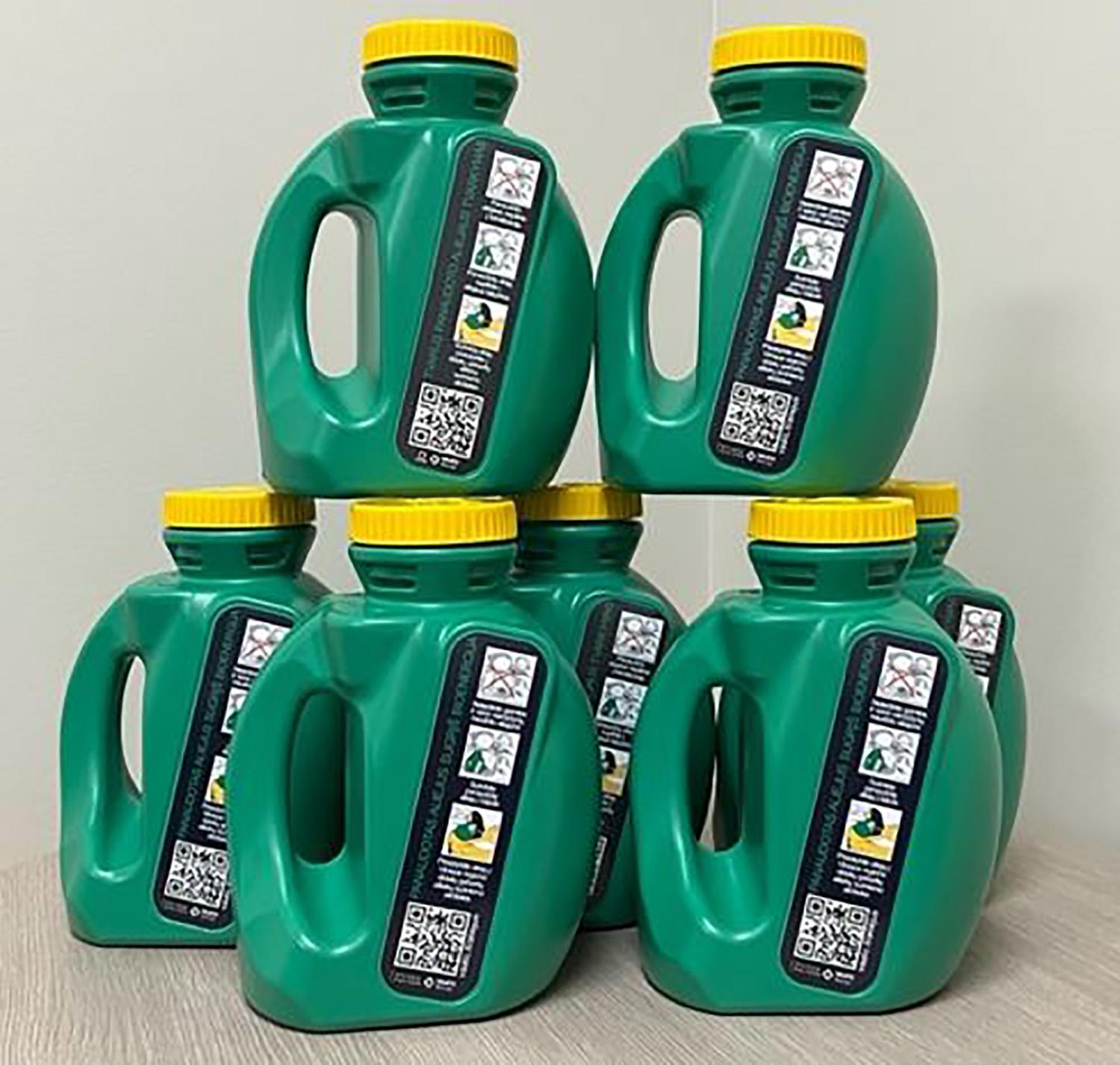 Ragina pasiimti panaudotam aliejui surinkti skirtas talpas /