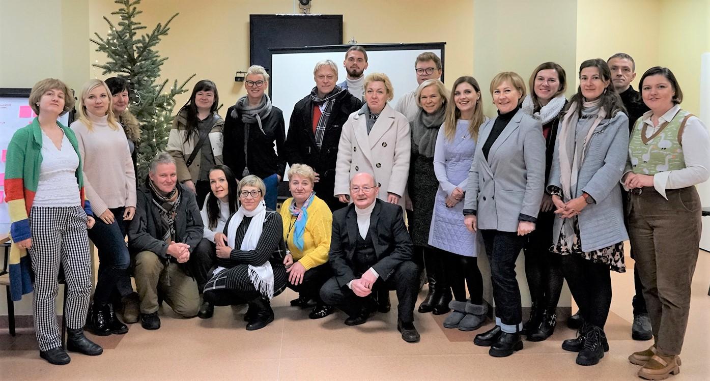 Rajono nevyriausybinės organizacijos dalyvavo kontaktų mugėje / Nijolės Paškauskienės nuotr. Renginio dalyviai domėjosi vieni kitų veiklomis.