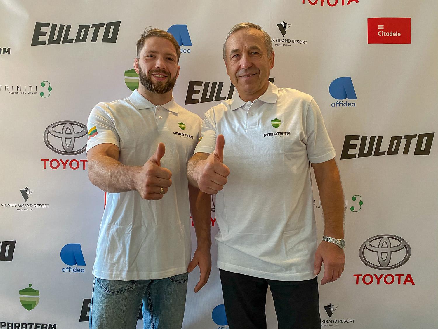 Regėjimo negalia netrukdo siekti aukščiausių pergalių / Osvaldas Bareikis kartu su savo treneriu Algiu Mečkovskiu.