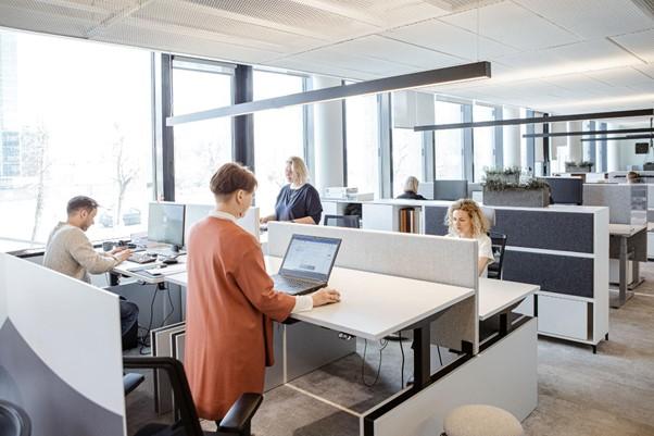 Reguliuojamo aukščio stalas – našaus ir dinamiško darbo garantas /