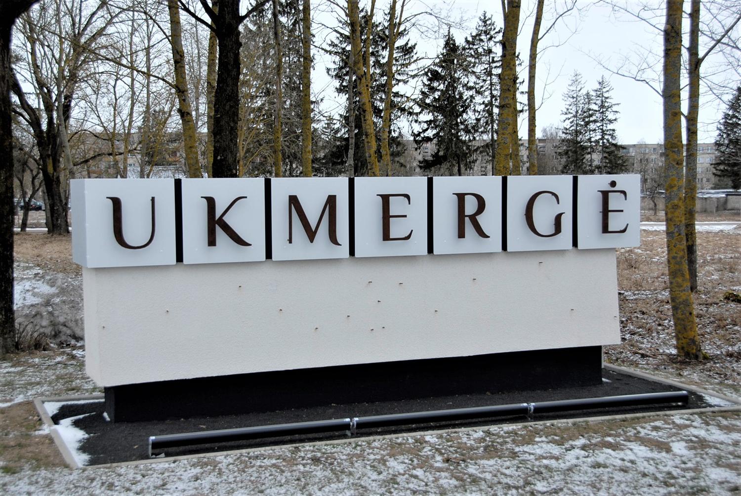 Riboženklis pasirodė per niūrus / Riboženkliai ties pienine ir autobusų stotimi.  Gedimino Nemunaičio nuotr.