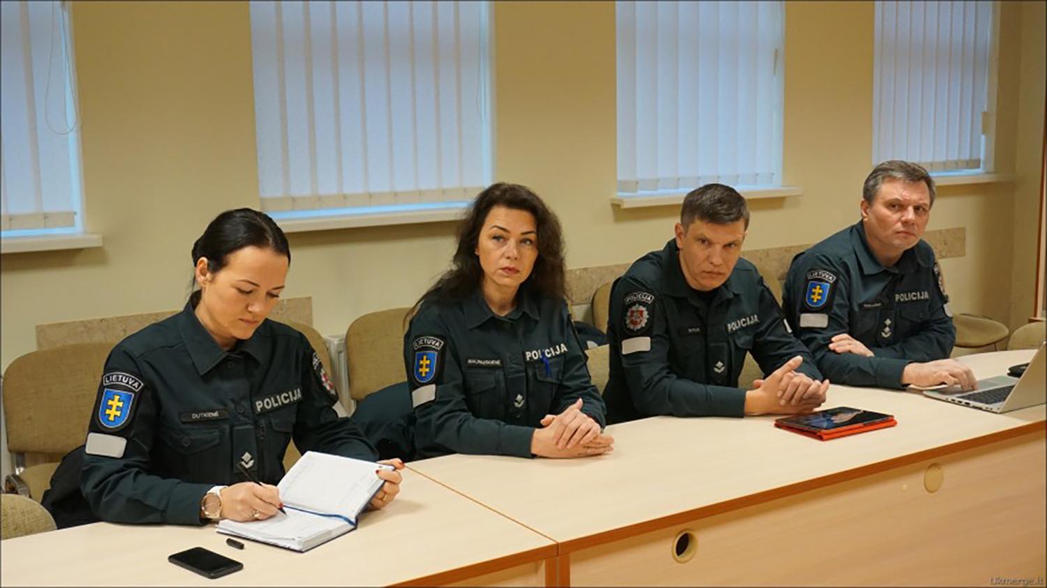 Rodyklę ketinama sugrąžinti / Daivos Zimblienės nuotr. Ukmergės rajono savivaldybės vadovai su Ukmergės rajono policijos komisariato pareigūnais aptarė pastarojo mėnesio aktualijas rajone.