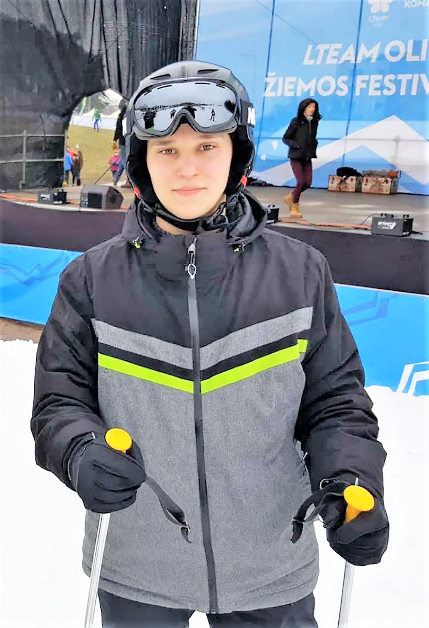 Rungėsi slidinėjimo trasoje /