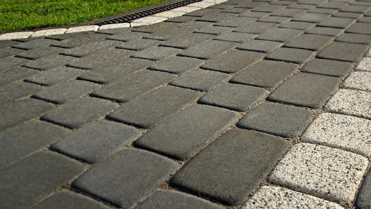 Šaligatviams remonto nebepakanka – reikia tiesti naujai /