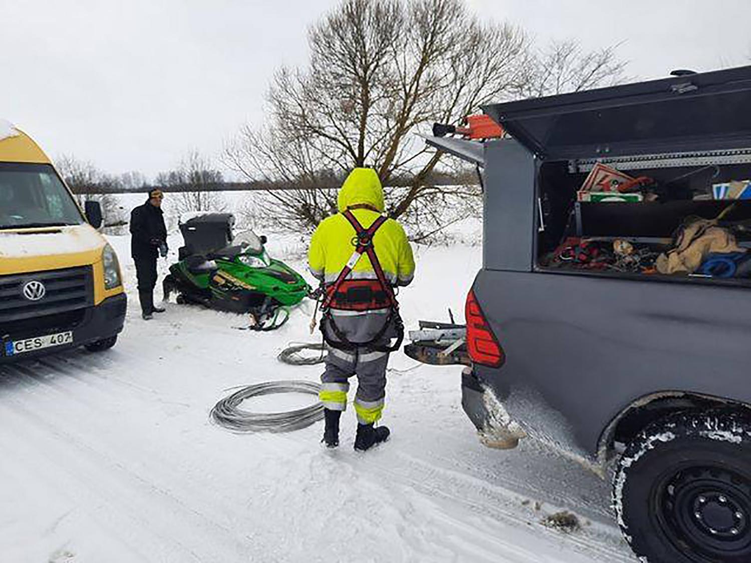 Šalinti gedimus padėjo ukmergiškio sniego motociklas / „Kiek galėjome