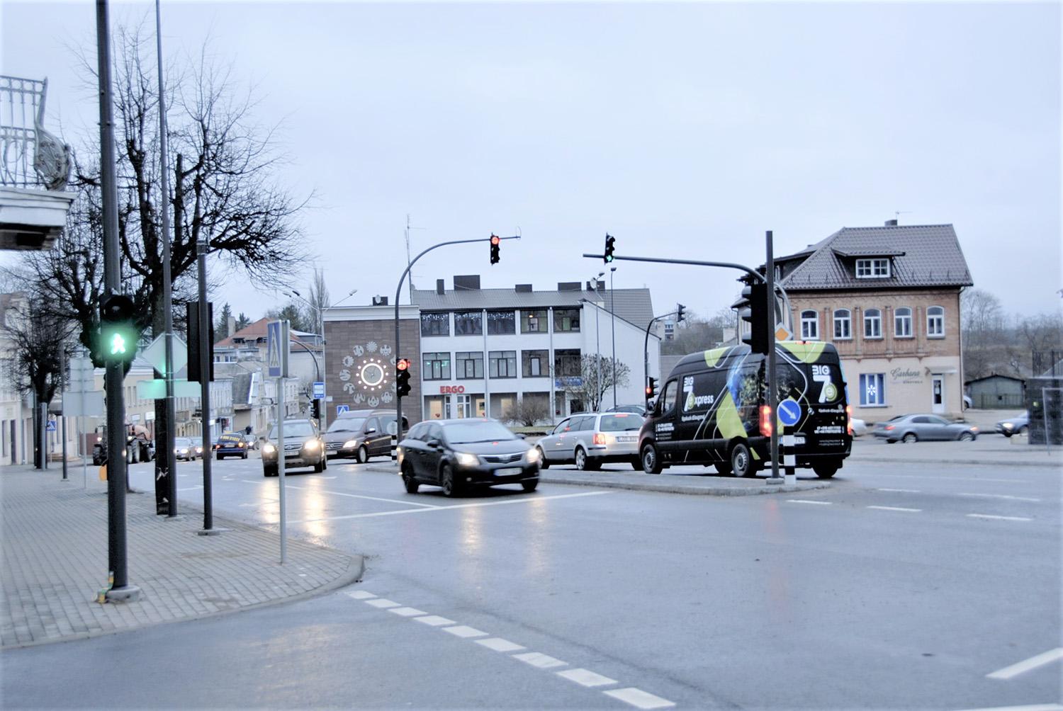 Sankryžos pralaidumas sumažėjo / Ukmergės centrinė sankryža tapo moderni