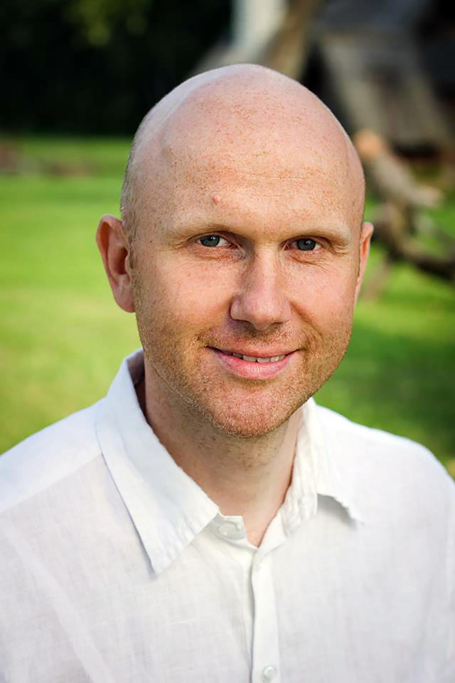 Savižudybių prevencija: svarbu atpažinti ir padėti / Paulius Skruibis pastebi: jeigu žmogus kalba apie savižudybę