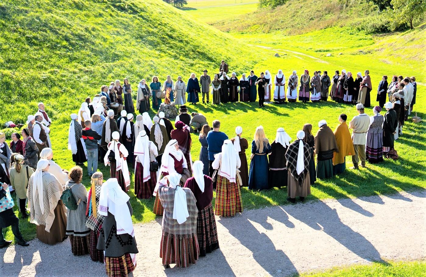 Senosios giesmės susipins su „Tautiška giesme“ / Aukštaitijos regiono sutartinių šventė „Sutarjėla“ 2021 m. Mindaugo Datenio nuotr.