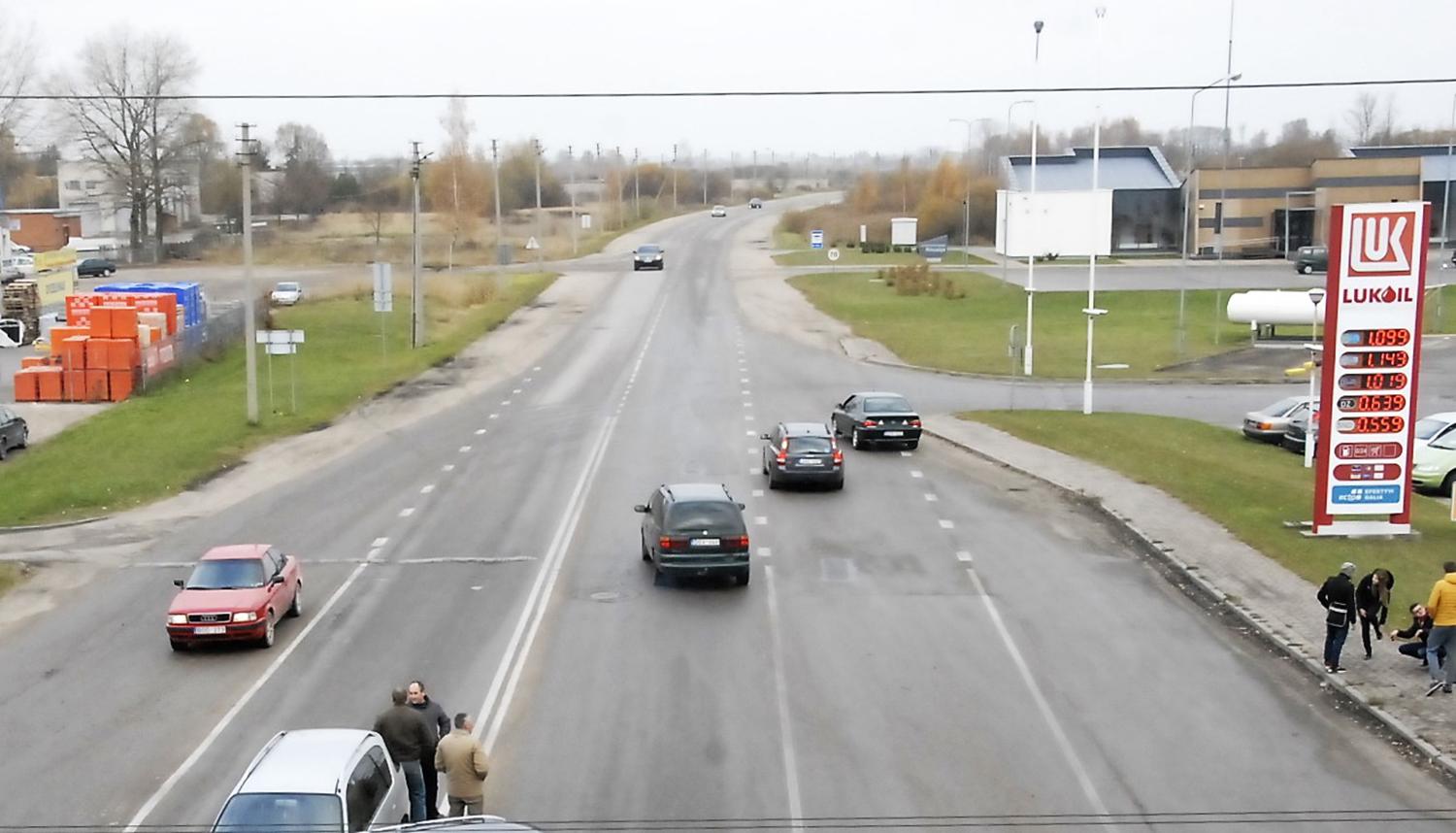 Siekia riboti greitį ir atkreipti dėmesį /