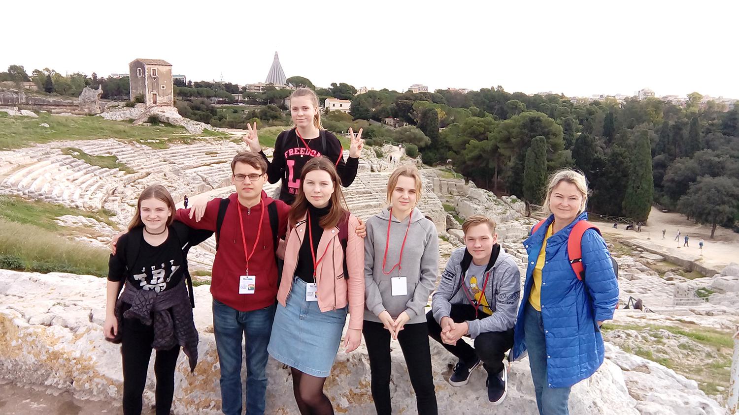 Siesikiečių širdis užkariavo Sicilija / Gimnazistai aplankė didžiausią archeologinio parko vertybę – graikų antikinį teatrą.