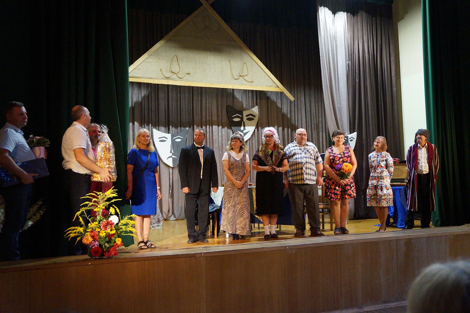 Siesikuose praūžė jubiliejai / Pasveikinti ir teatralai...