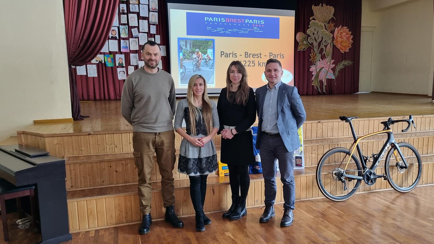 „Šilo“ progimnazijoje lankėsi Ukmergę garsinantis dviratininkas / Manto Mateikos nuotr. R. Kaselis