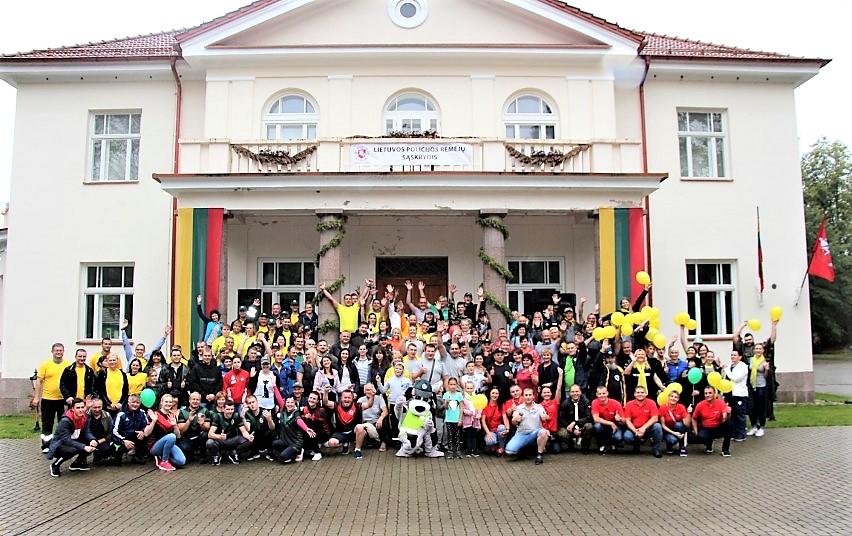 Šimtai policijos rėmėjų susirinko į sąskrydį /