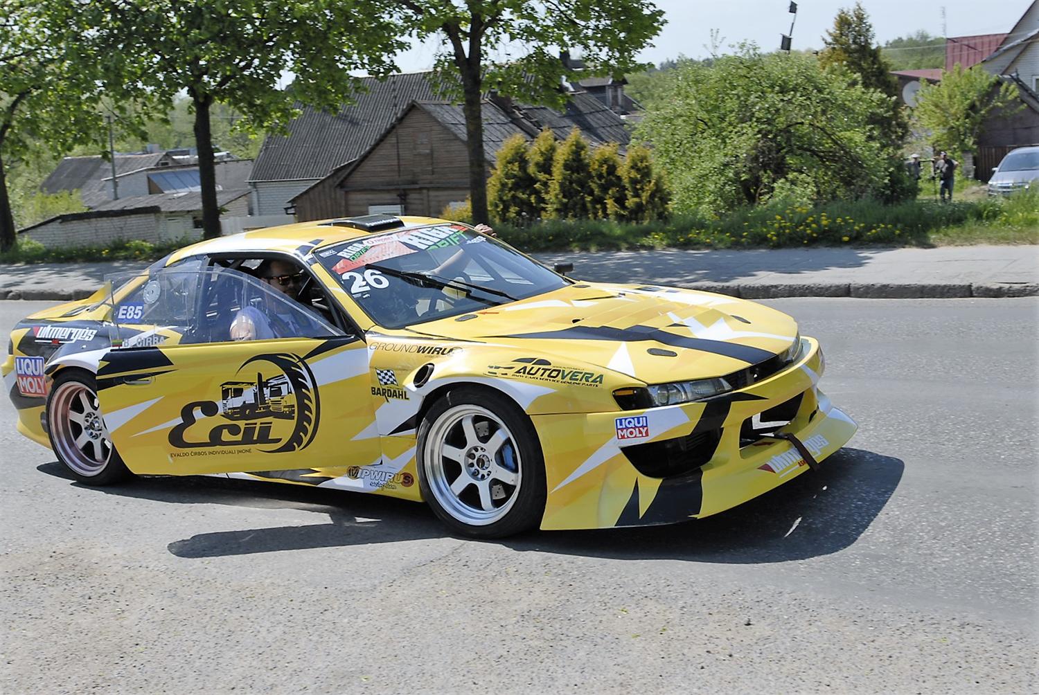 Siūlo numatyti vietas lenktynėms / Nelegalios lenktynės yra labai populiarios tarp jaunų vairuotojų.  Gedimino Nemunaičio nuotr.