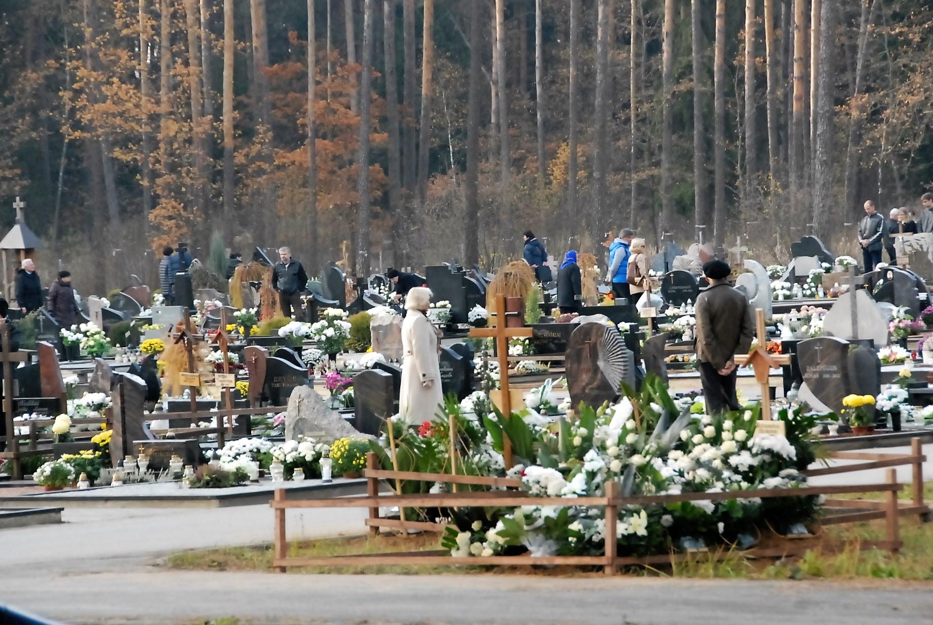 Skelbti mirusiųjų pavardes – apribojimai /