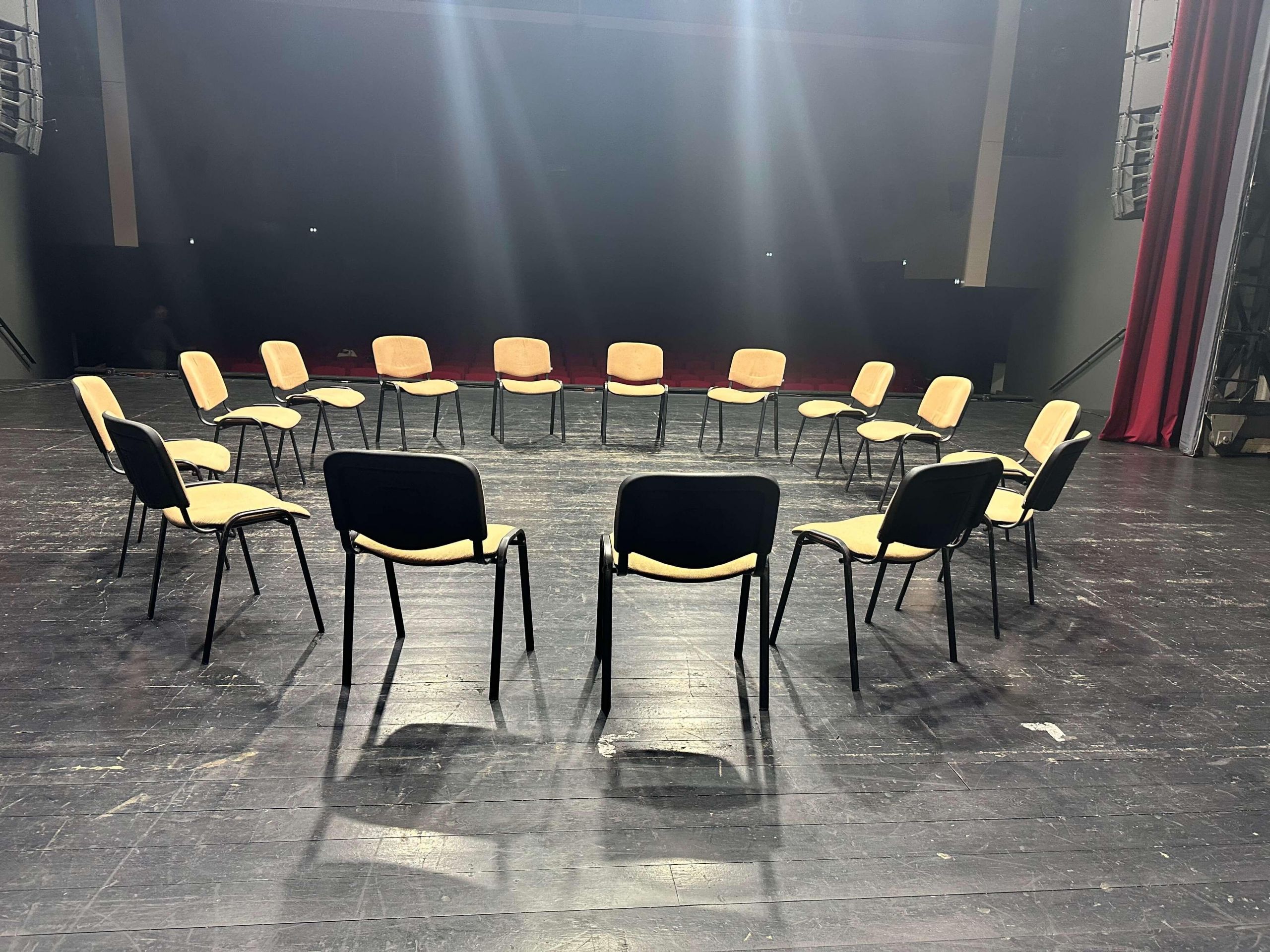 Socialines ir emocines kompetencijas ugdo per teatrą /