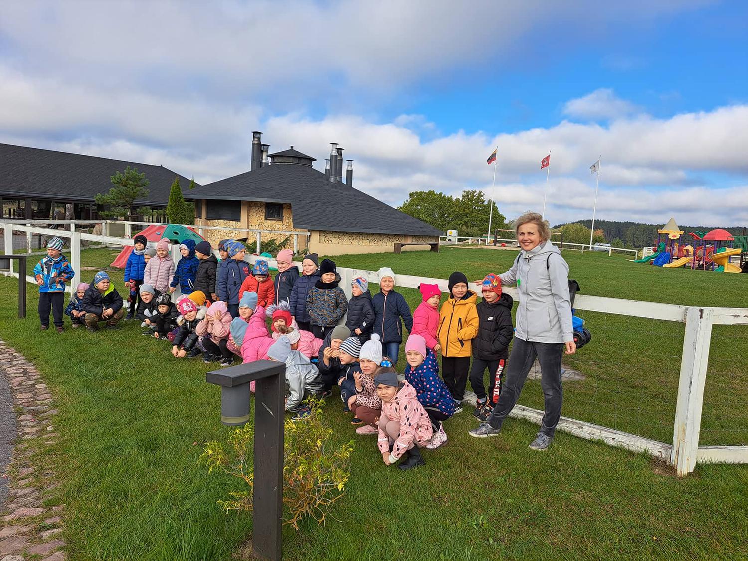 Surengė ekskursiją į Dubingių žirgyną /