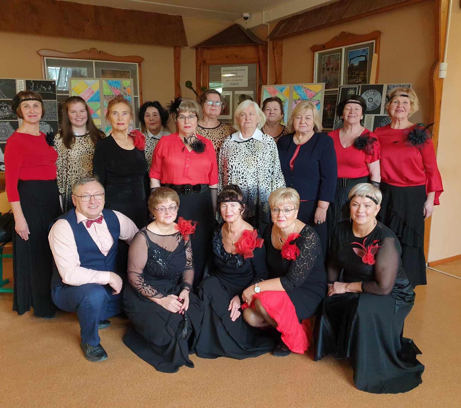 Susitikime su bendraminčiais gilinome etnokultūros žinias / LPS „Bočiai“ Ukmergės klubo „Viltis“ nariai Kalėdų šventėje.