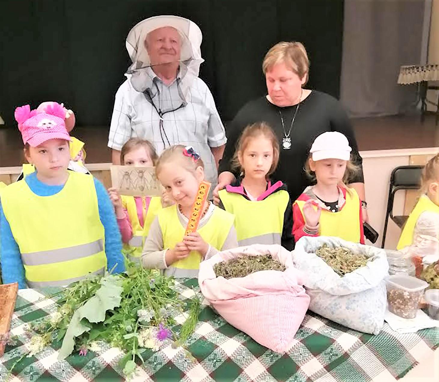 Sužinojo daug naujo apie vaistažoles / Didelį įspūdį vaikams paliko apsilankymas pas žolininkę Rasą Šimonienę.