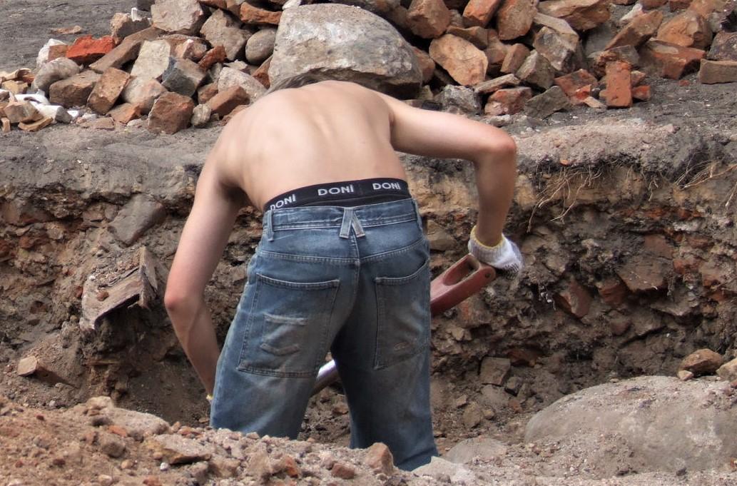 Svarstys klausimą dėl kasinėjant aptiktų radinių /