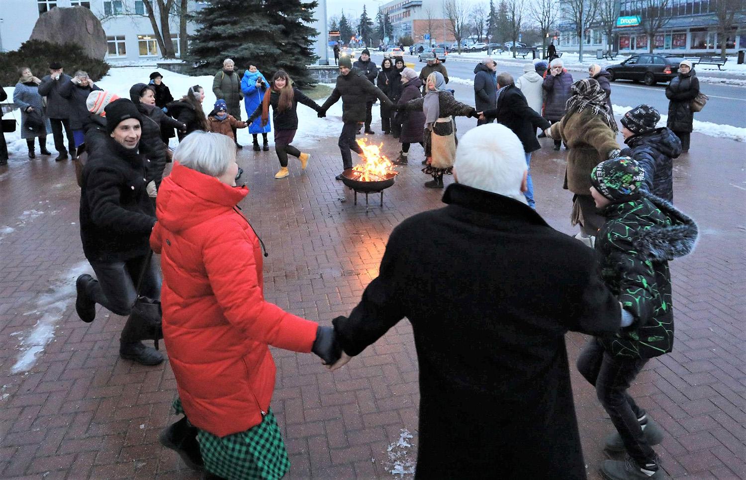 Šventėje – Užgavėnių linksmybės / Dainiaus Vyto nuotr. Po koncerto – Užgavėnių linksmybės.