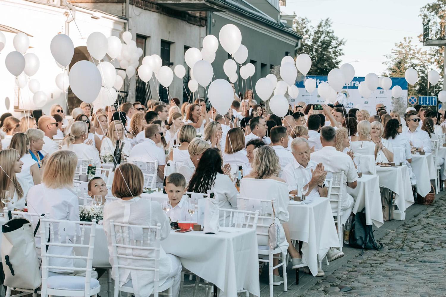 Šventės aukcione – ypatingos prekės / Audros Genn nuotr. Renginys pritraukia ne tik ukmergiškius