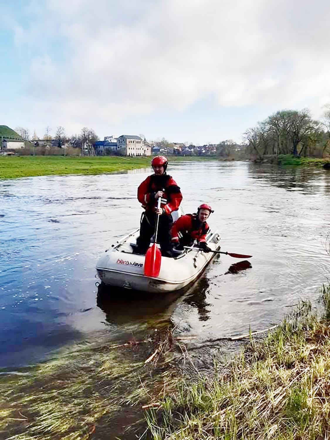 Šventojoje nuskendo dvi moterys / Šventojoje – skenduolės paieška.  Ukmergės PGT nuotr.