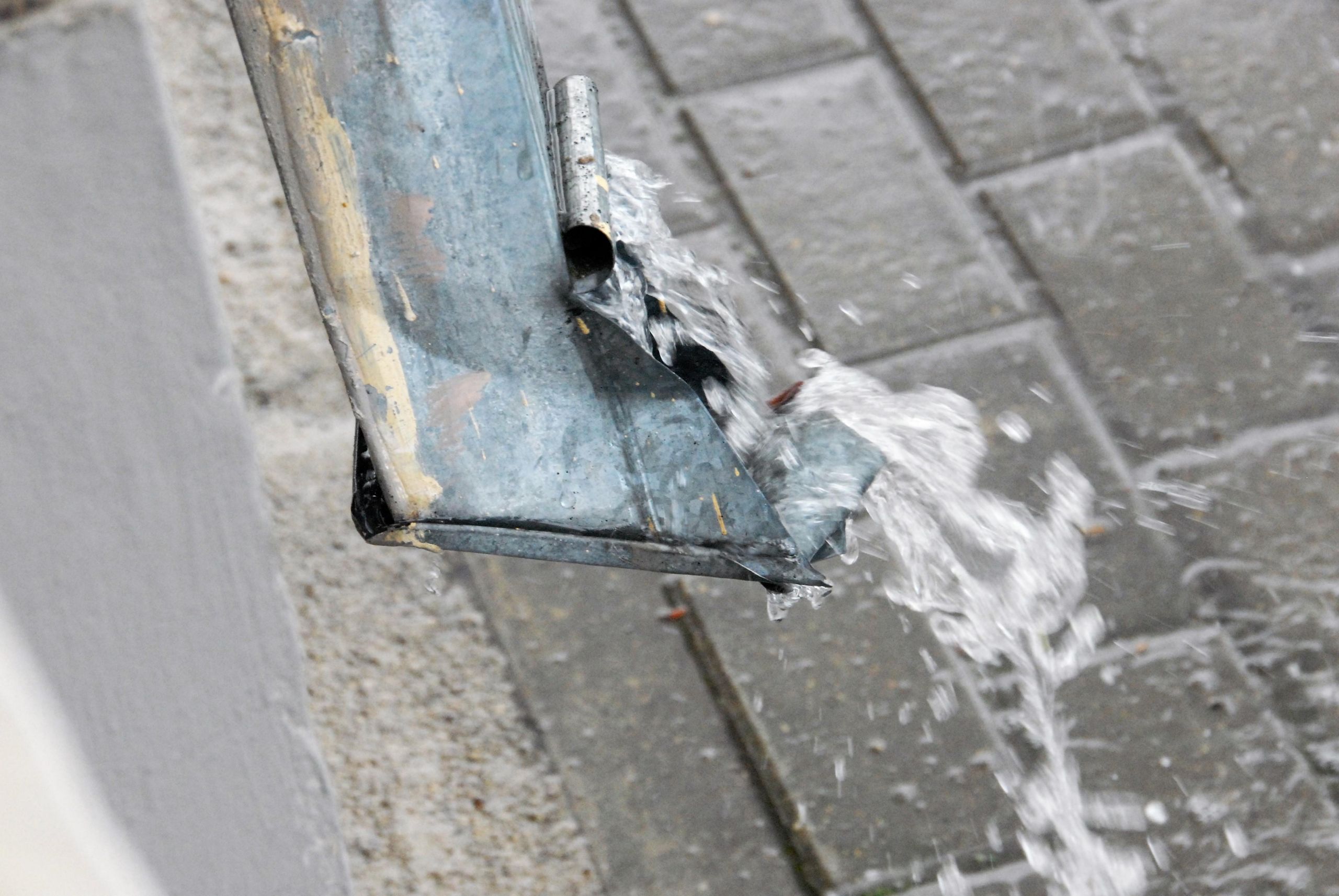 Tenka braidyti po kaimynų nuotekas