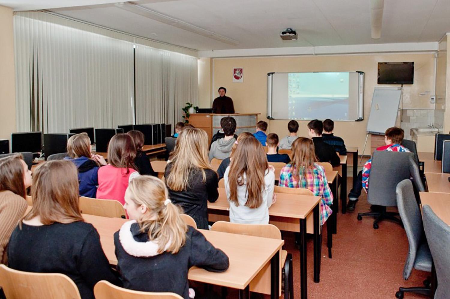 Toliau diskutuojama dėl ugdymo programų / Planuojama