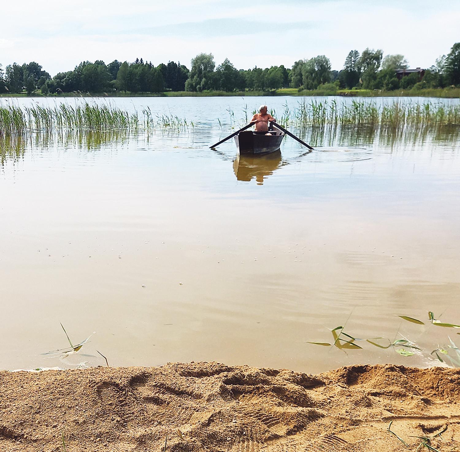 Toliūnų senieji gyventojai nerimauja dėl naujakurių planų / Vasarą aktyvus gyvenimas vyksta prie vandens telkinių.  Redakcijos archyvo nuotr.