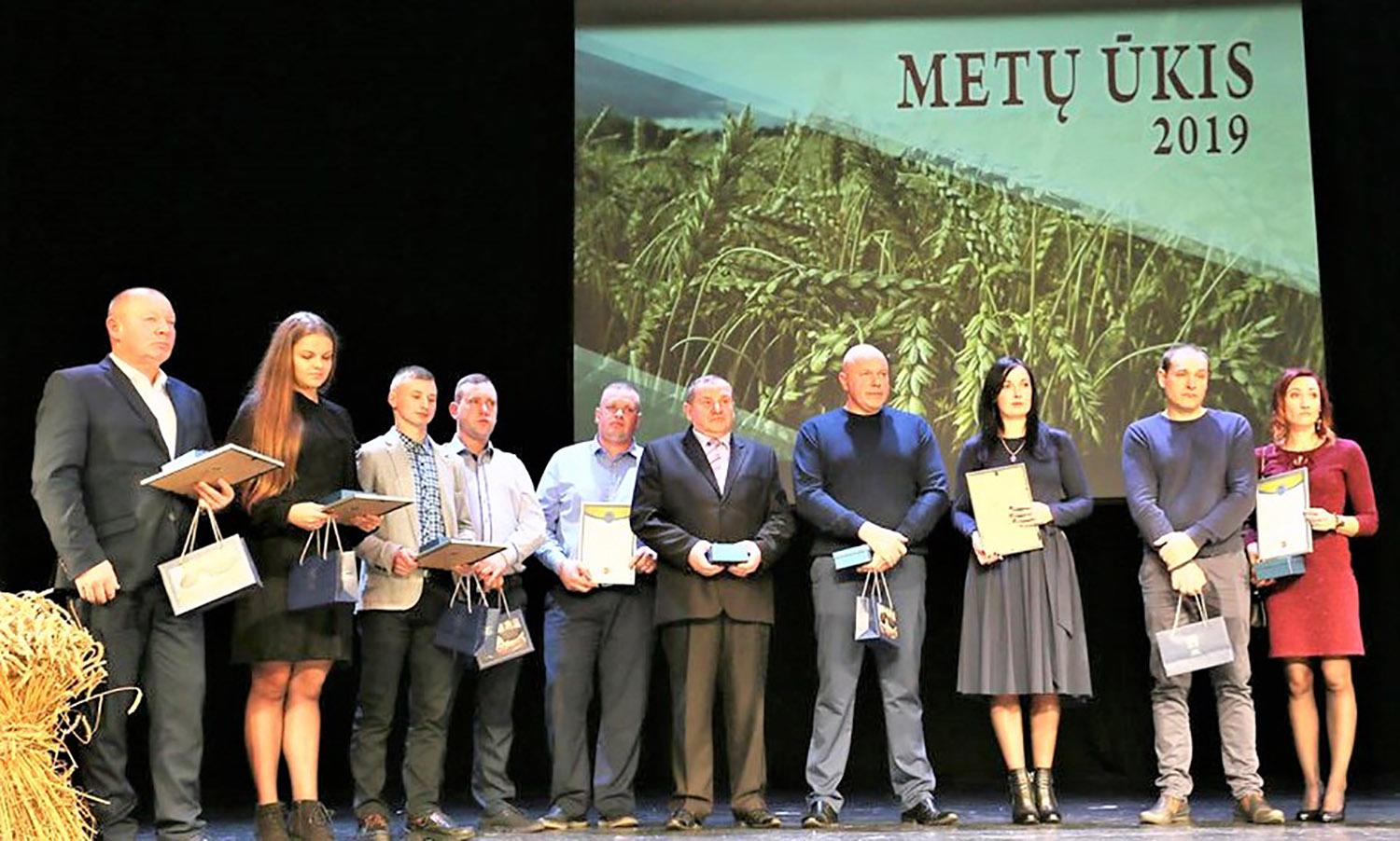 Ūkininkų apdovanojimai: už paprastumą būnant nepaprastais / Dainiaus Vyto nuotr. 2019 metų geriausi rajono ūkininkai.