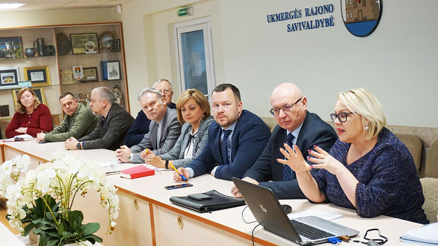 Ūkio komitete kalbėta apie vidaus sandorius /