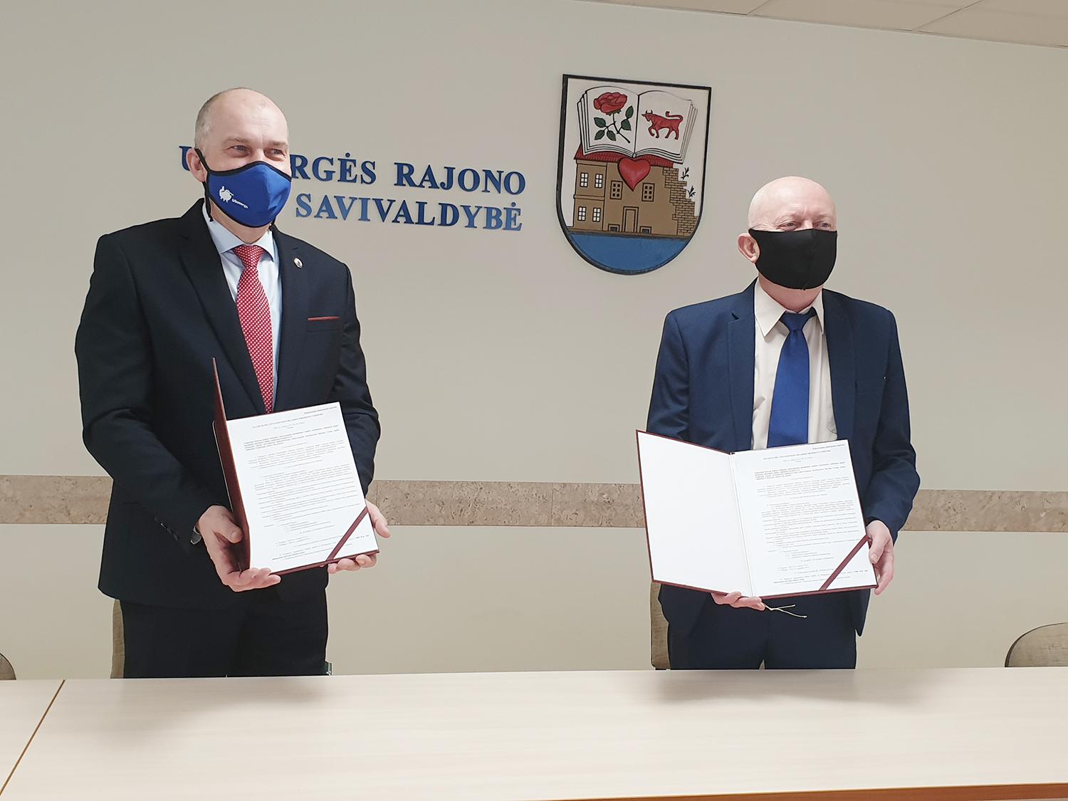 Ukmergė tapo lietuvių kalbos dienų sostine / Rajono meras R. Janickas ir Valstybinės lietuvių kalbos komisijos pirmininkas A. Antanaitis paskelbė Lietuvių kalbos dienų renginių pradžią.   Autorės nuotr.