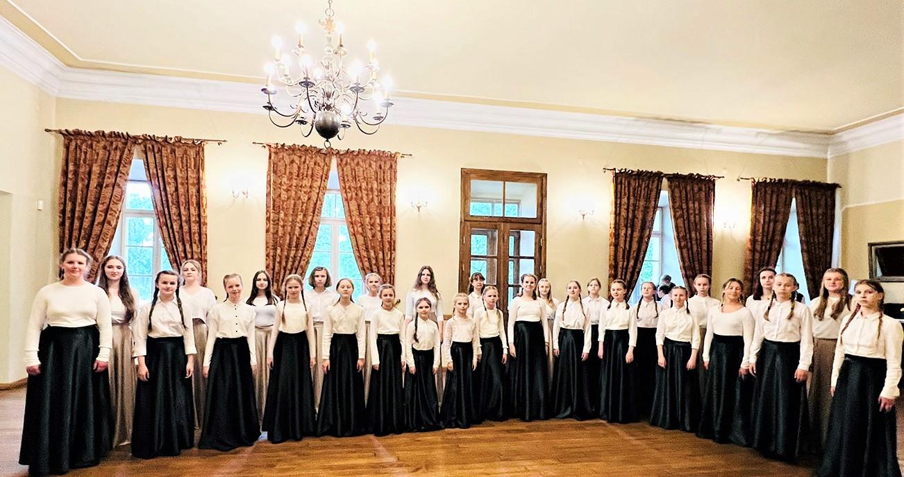 Ukmergėje – akademinės muzikos koncertų ciklas / Koncerto dalyvių kolektyvas.