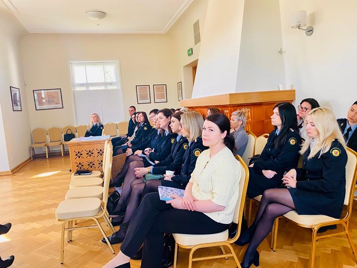 Ukmergėje aptarta probacijos tarnybos veikla / Prezidento Antano Smetonos dvare vyko Lietuvos probacijos tarnybos Vilniaus regiono skyriaus veiklos aptarimo renginys.