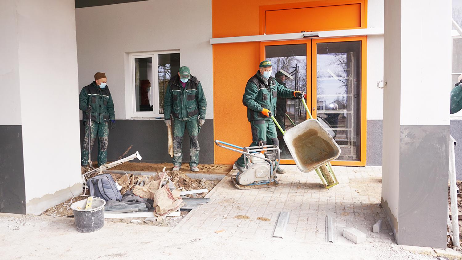 Ukmergėje atnaujinama vis daugiau erdvių ir pastatų / Vyksta atnaujinimo darbai.