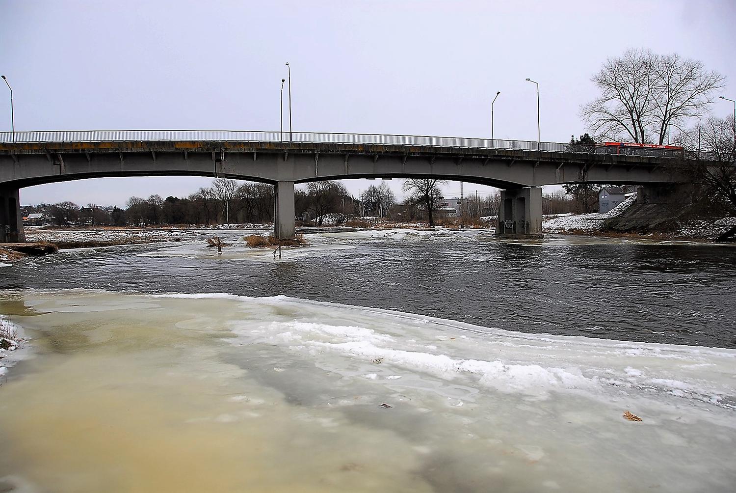 Ukmergėje – mįslinga mirtis po tiltu /