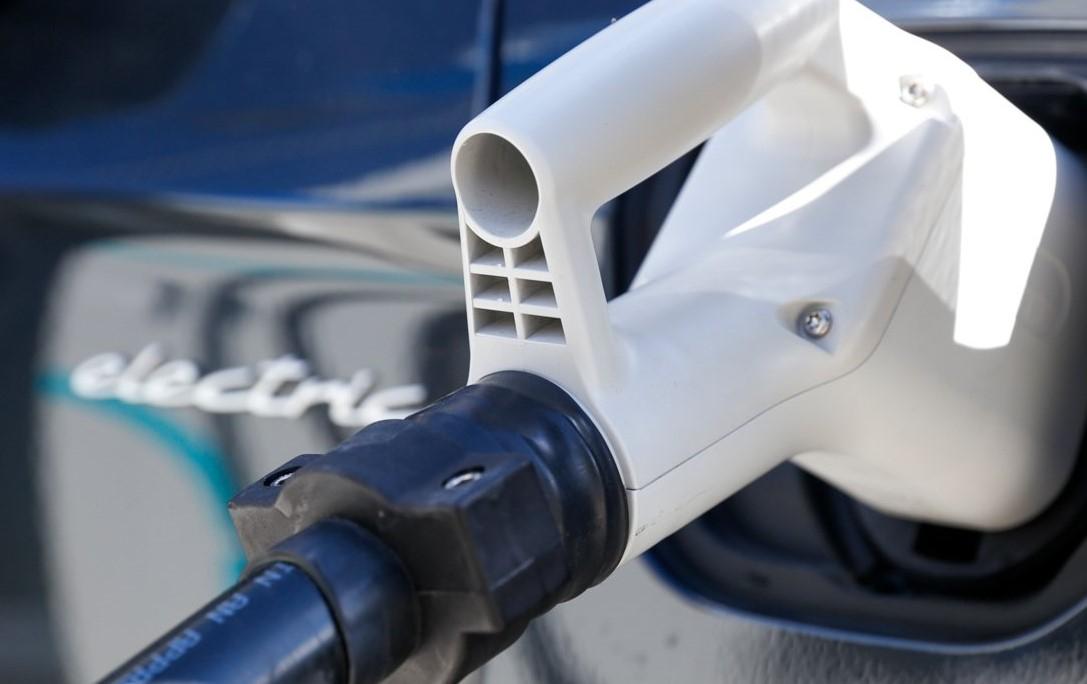 Ukmergėje veikia šešios elektromobilių įkrovimo stotelės /