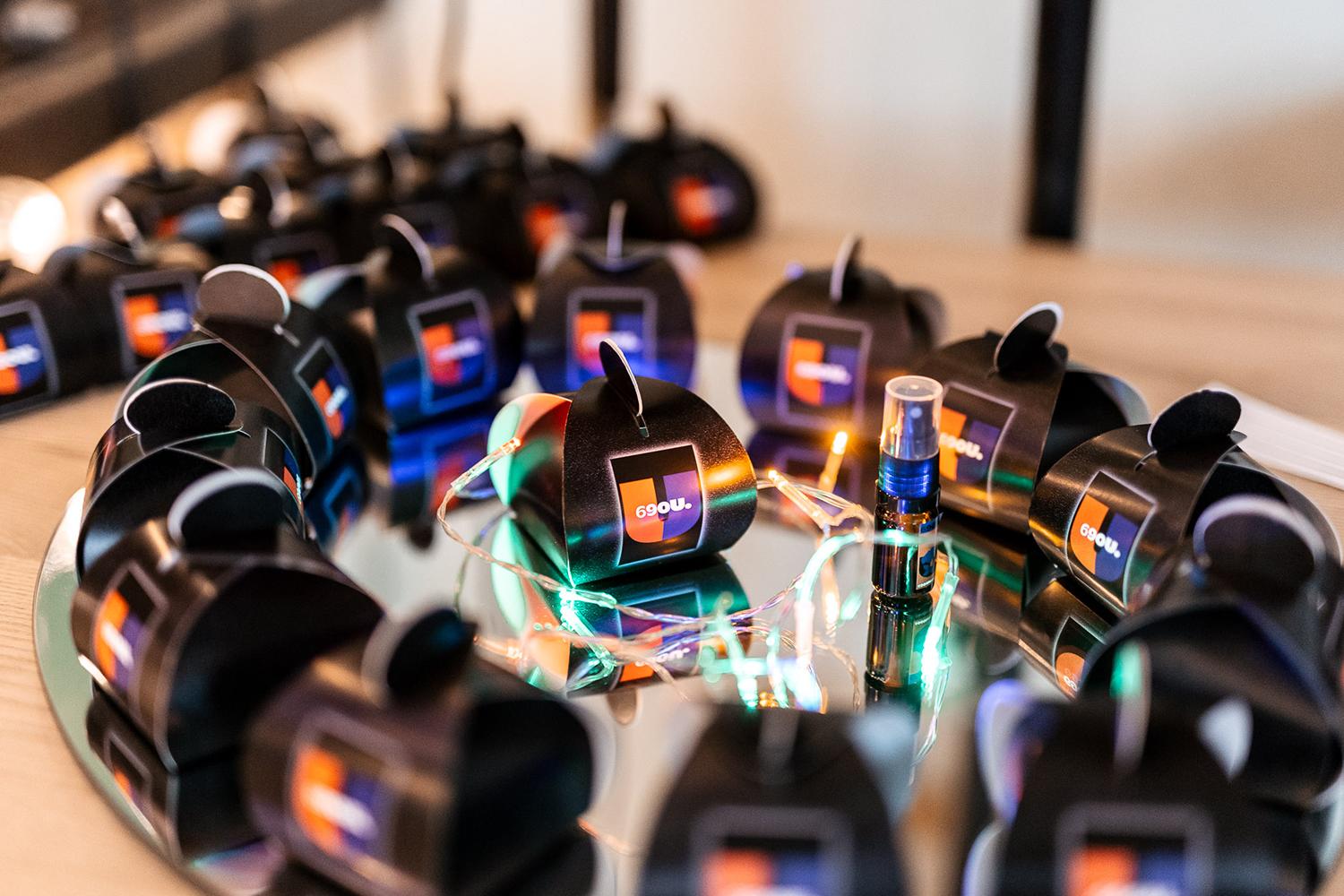 Ukmergės miesto jubiliejui sukūrė kvapą / Tauro Gūdmanto nuotr. Gimnazistų sukurtas kvapas skirtas namų patalpoms ir automobiliams  kvepinti.