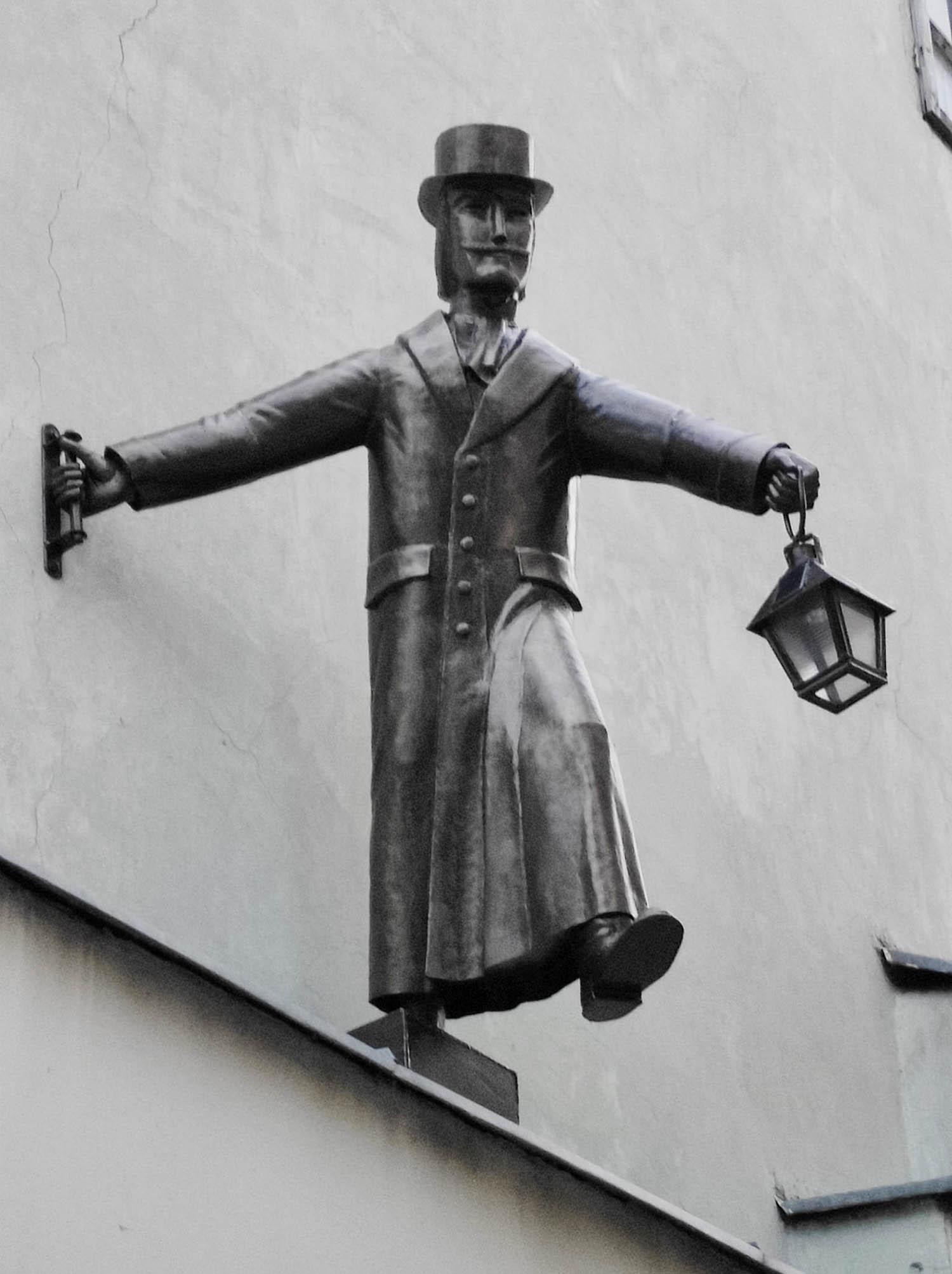 Ukmergės senamiestyje naktimis švies „Žibintininkas“ / Autorės nuotr. „Žibintininkas“ ne tik puošia senamiestį