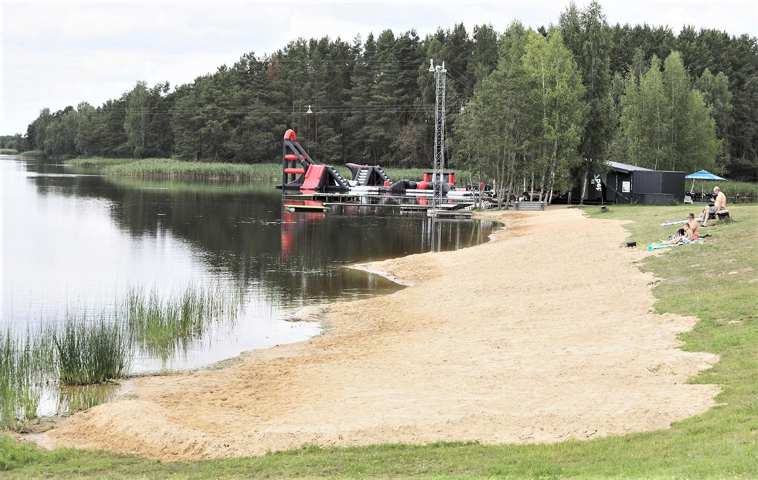 Ukmergiškiai pagaliau turi smėlėtą pakrantę / Dainiaus Vyto nuotr. Smėlėta Mūšios tvenkinio pakrantė.