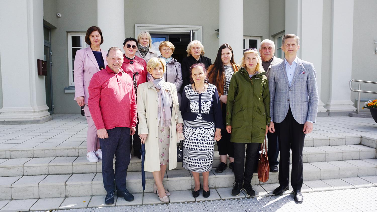 Ukmergiškiai vienijasi bendram tikslui / Buriamo kraštiečių susitikimo dalyviai.