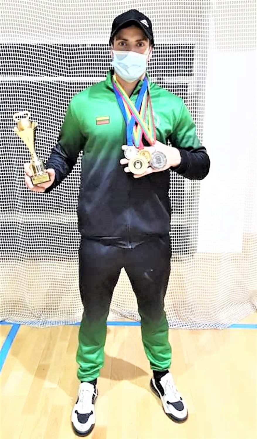 Ukmergiškis skina laurus svarsčių kilnojimo čempionatuose / Marius Sora svarsčių kilnojimo čempionatuose yra iškovojęs ne vieną pergalę.