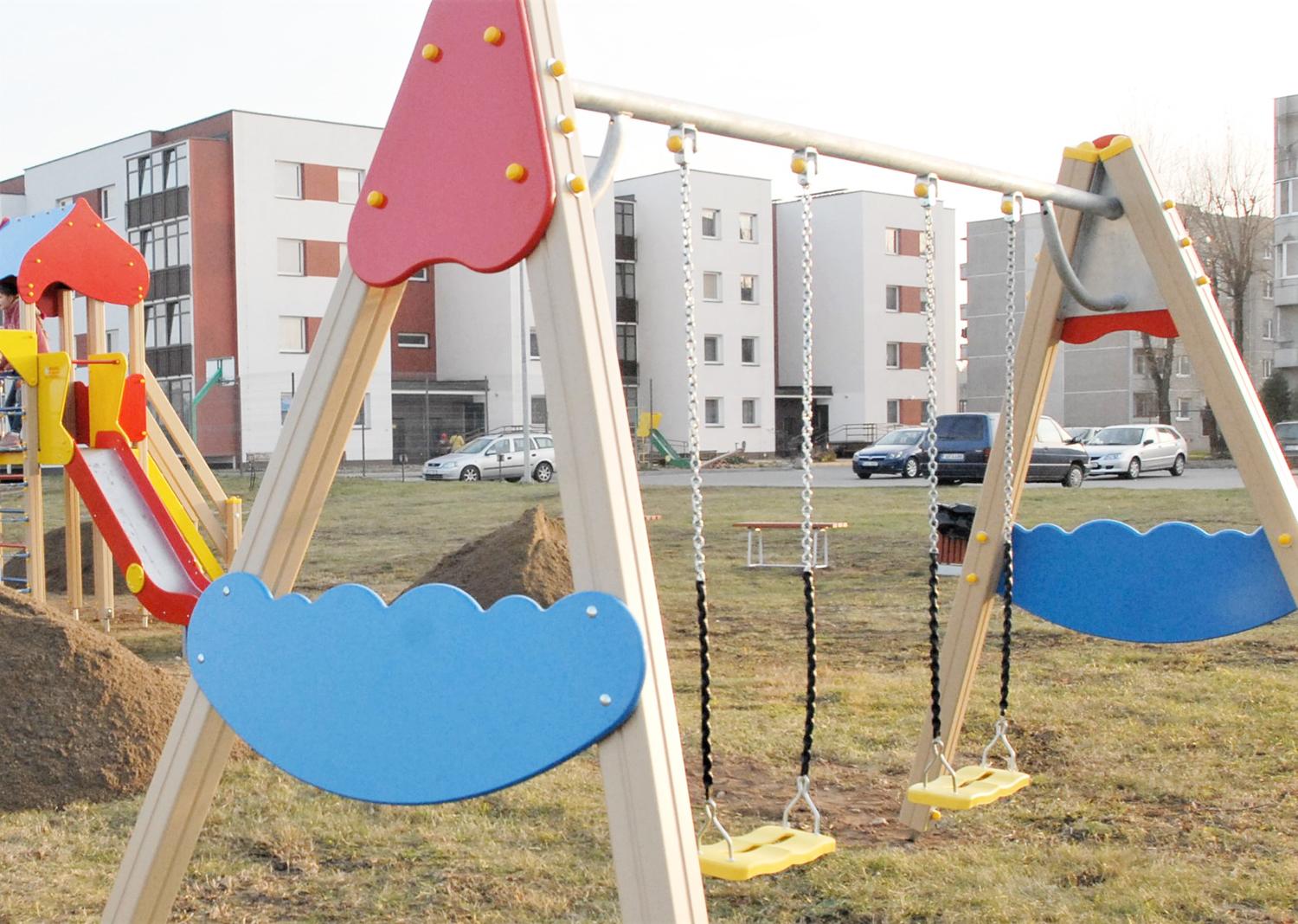 Ukmergiškių idėjų įvairovė – menka / Ukmergiškių idėjos panašios – daugiabučių kiemuose nori vaikų žaidimų ir sporto aikštelių bei poilsio zonų.  Gedimino Nemunaičio nuotr.