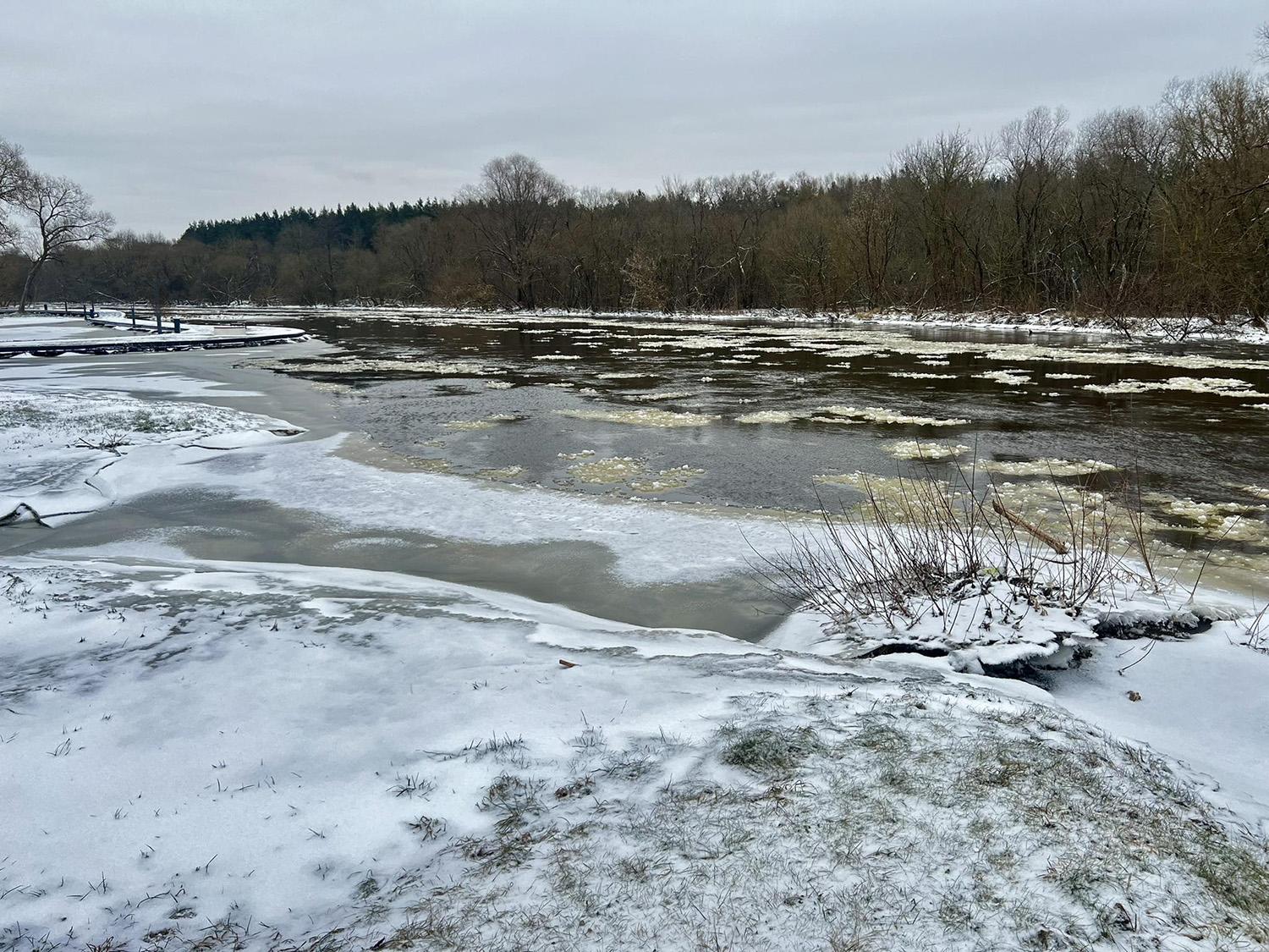 Upėje – pavojingas gamtos reiškinys / Ukmergės PGT nuotr. Upės krantai atrodo įspūdingai