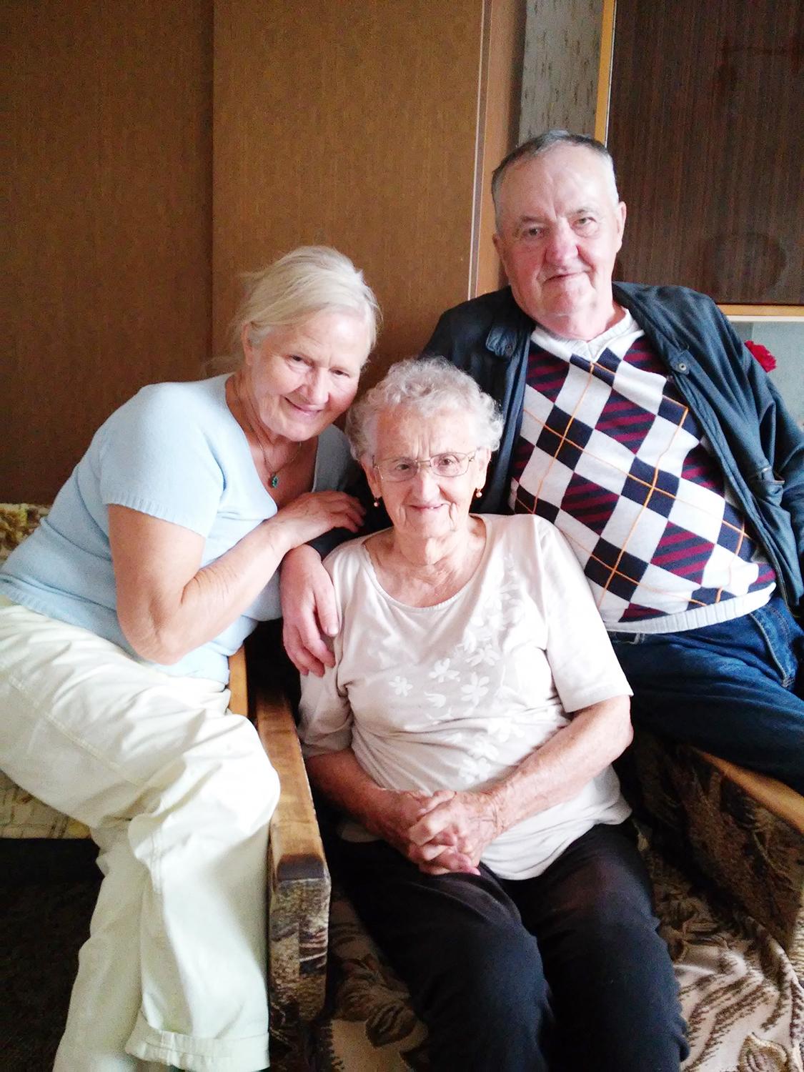 Už nugyventus metus šimtametė dėkoja Dievui /