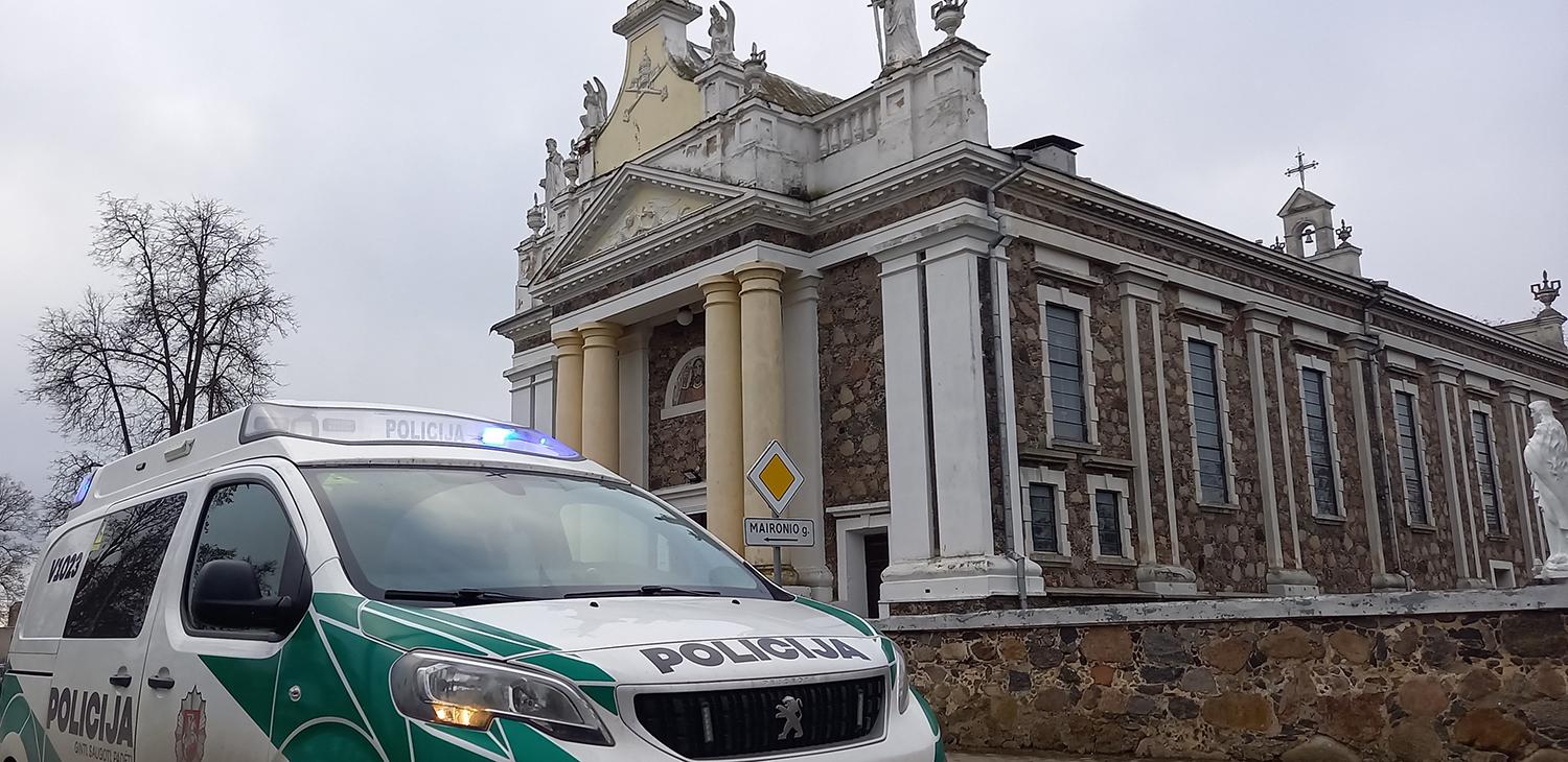 Vagys išplėšė bažnyčios seifą / Į Šv. apaštalų Petro ir Povilo bažnyčią sekmadienį kviesti policijos pareigūnai.