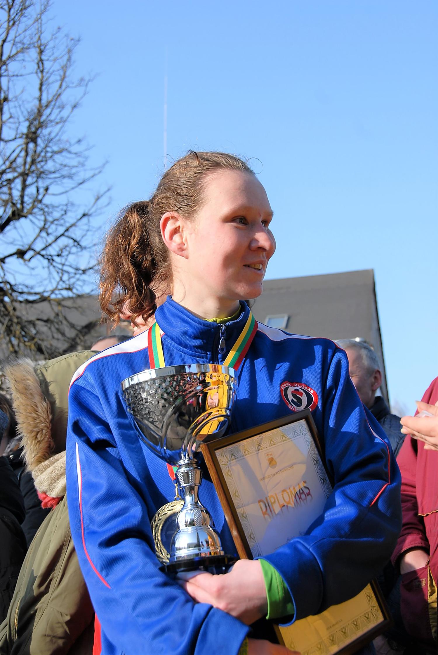 Vasario 16-ąją šventė žygiuodami ir bėgdami / Bėgime nugalėjo Aušra Garunkšnytė.