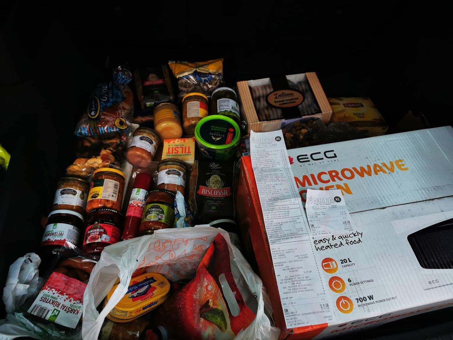 Vienišiems senoliams –  kalėdinės dovanos ir dėmesys / Šiemet dovanos pas senolius iškeliavo anksčiau.