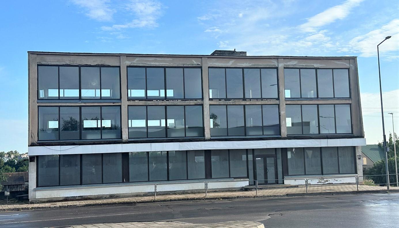 Viešas pasiūlymas įskėlė diskusijas / Autorės nuotr. Intriguojantis pasiūlymas – menininkams kooperuotis ir drauge įsigyti parduodamą pastatą.